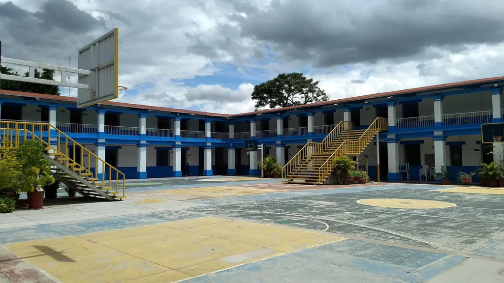 SEDE - Secundaria GMSG - Patio principal